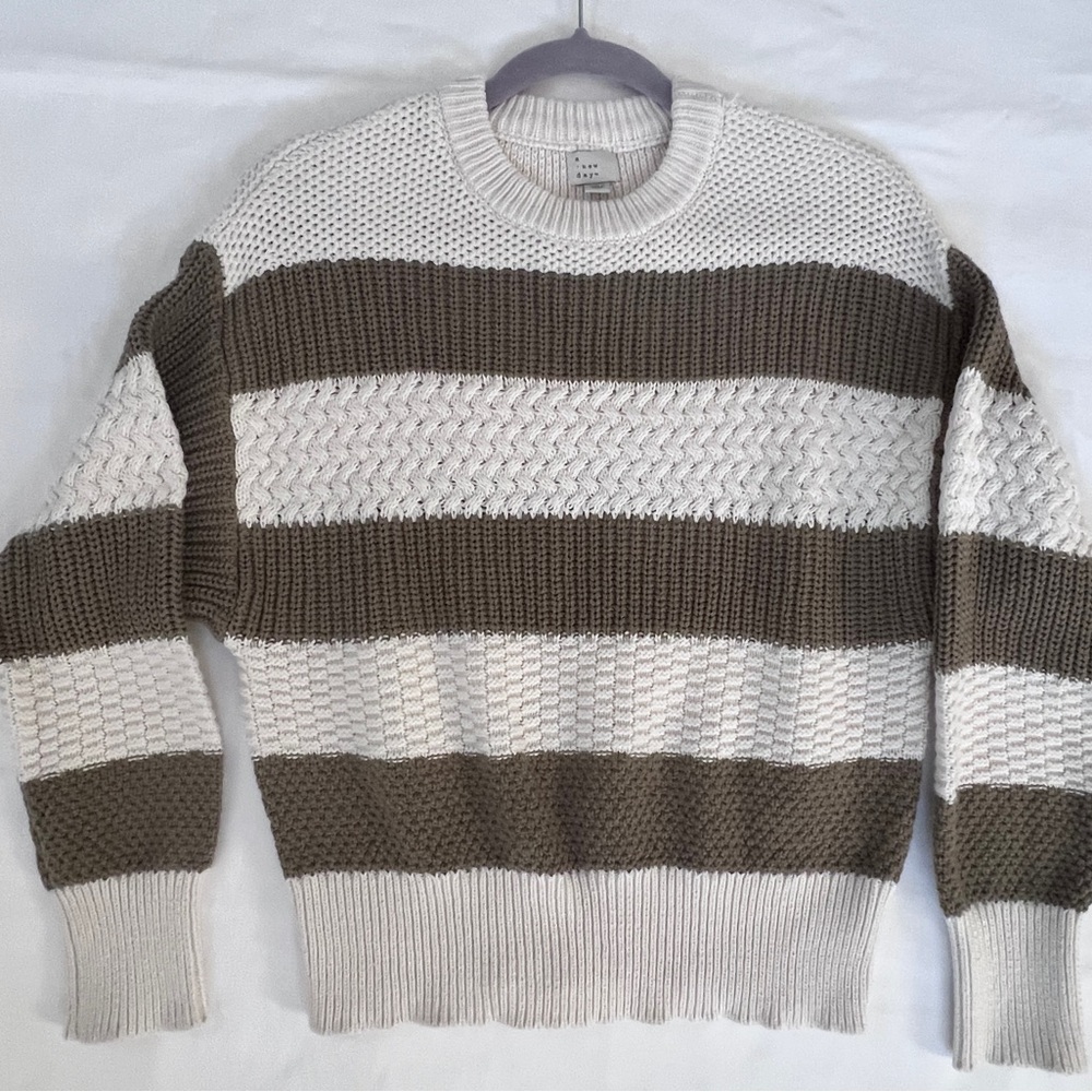 A NEW DAY STRIPED KNIT CHUNKY SWEATER - Size S - Cream and Olive green